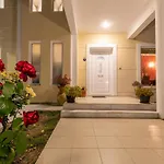 Rose Garden House Дом отдыха