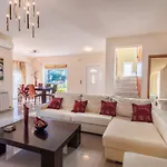 Rose Garden House *