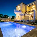 Rose Garden House * Кремасти