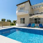 Дом отдыха Rose Garden House Кремасти