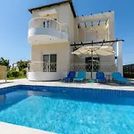 Rose Garden House Кремасти