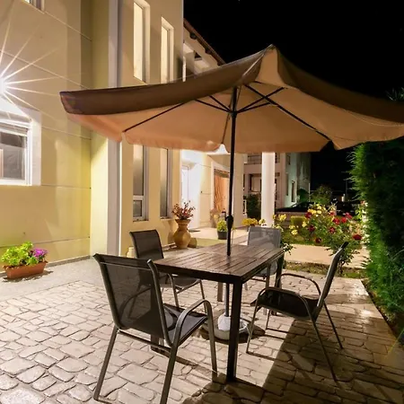 Ferienhaus Rose Garden House *