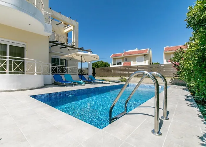 Rose Garden House Tatil Evi Kremastí