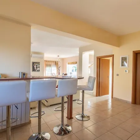 Holiday home Rose Garden House