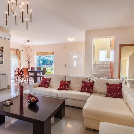 Rose Garden House *