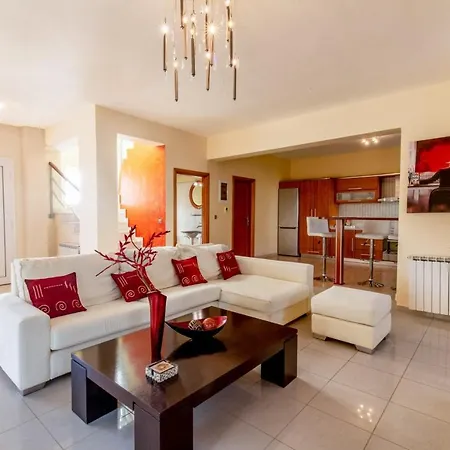 Rose Garden House * Kremastí