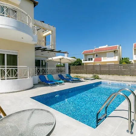 Rose Garden House *