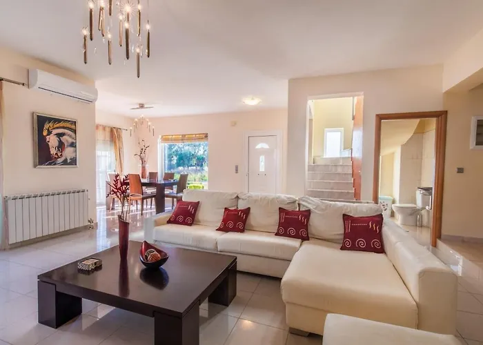 Rose Garden House *