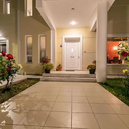 Rose Garden House بيت للعطل Kremastí